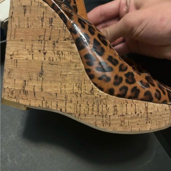 NEW WITH BOX Kenneth Cole Reaction Women’s Animal Print Peep-toe Wedge Cork 7M - Picture 6 of 16